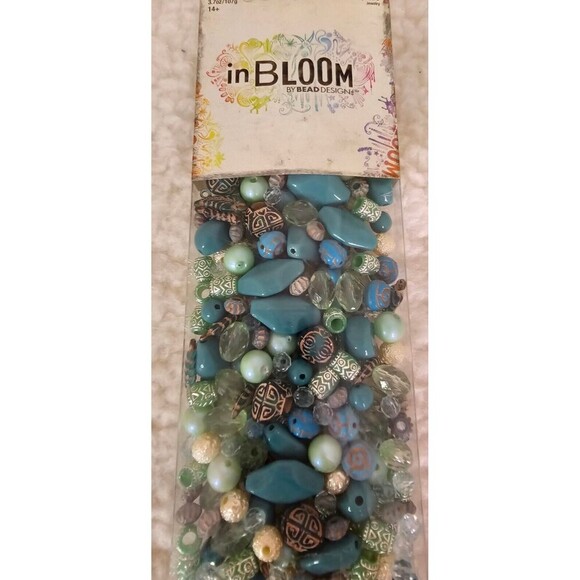 Bulk lot of Craft and/or Jewelry Making Beads  & Buttons Multi-Color - Picture 3 of 10